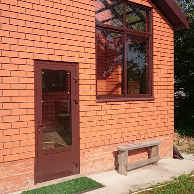 Раздвижные окна алюминиевые и входная алюминиевая дверь
