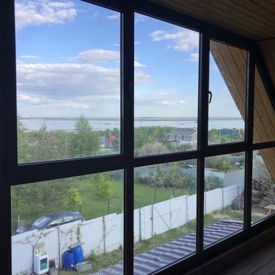 остекление балкона в дачном доме алюминий коричневый 8017 вид изнутри